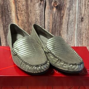 Never Worn Aerosoles Metallic Loafers Size 6.5 Item #PHK6964
